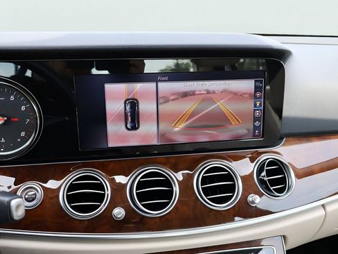 Used 2019 Mercedes-Benz E 300 4MATIC image 26