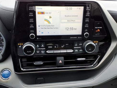 Certified 2022 Toyota Highlander XLE image 19