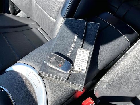 Used 2022 Mercedes-Benz GLC 300 GLC 300 w/ Premium Package Lite image 34