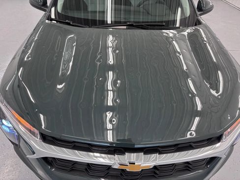 Used 2025 Chevrolet Trax LS w/ LS Convenience Package FWD image 16