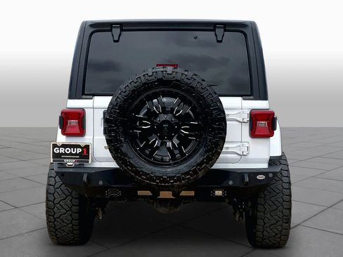 Used 2018 Jeep Wrangler Unlimited Sahara AWD/4WD image 5