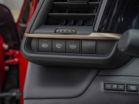 Used 2025 Toyota Crown Signia image 21