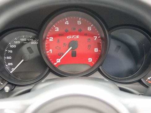 Used 2015 Porsche 911 Cabriolet image 26