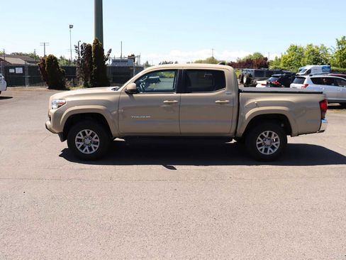 Used 2019 Toyota Tacoma SR5 AWD/4WD image 8