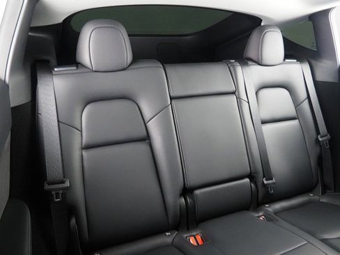 Used 2023 Tesla Model Y Performance image 17