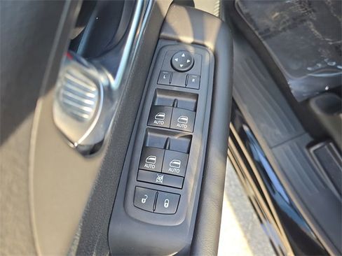 New 2026 Chrysler Voyager LX image 15