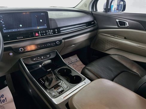Used 2025 Kia Carnival EX FWD image 23