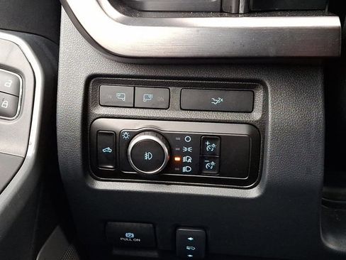 Used 2023 Ford F250 Lariat w/ Chrome Package image 25