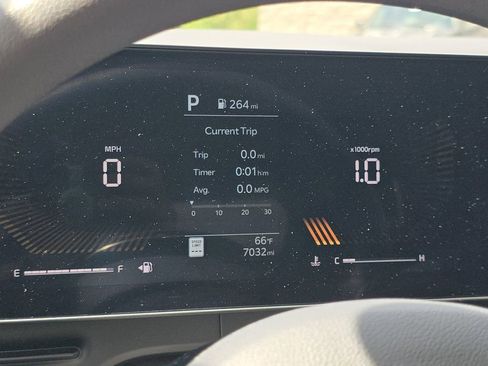 Used 2026 Kia Carnival LX FWD image 26