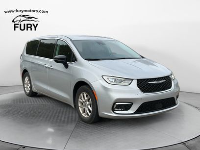 Used 2024 Chrysler Pacifica Touring-L