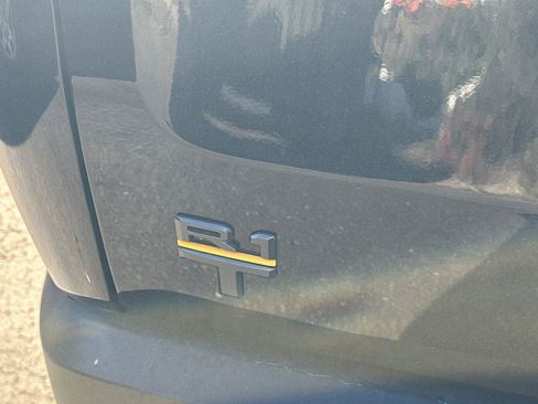 Used 2025 Rivian R1T Premium image 5