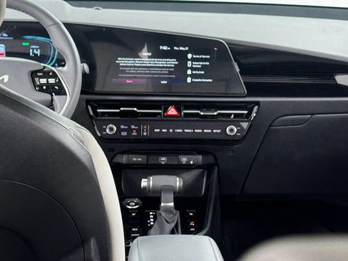 New 2026 Kia Niro EX FWD image 16