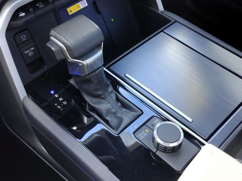 Used 2024 Toyota Tundra Platinum image 29