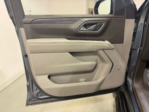 Used 2021 GMC Yukon SLT w/ SLT Premium Package image 11