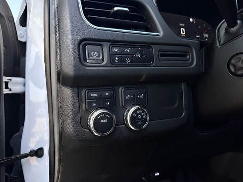 Used 2023 GMC Yukon AT4 AWD/4WD image 16