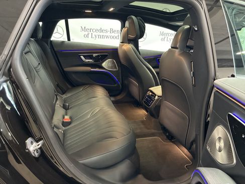 Used 2023 Mercedes-Benz EQS 580 4MATIC Sedan w/ Exclusive Trim Package image 29