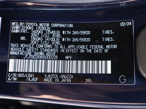 Used 2024 Lexus GX 550 w/ Accessory Package (31) AWD/4WD image 34