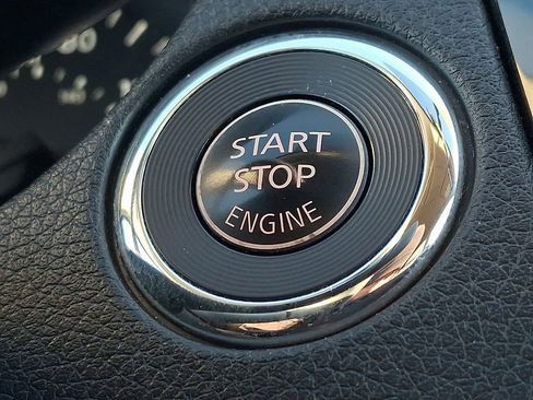 Used 2018 Nissan Rogue SV w/ Premium Package image 26