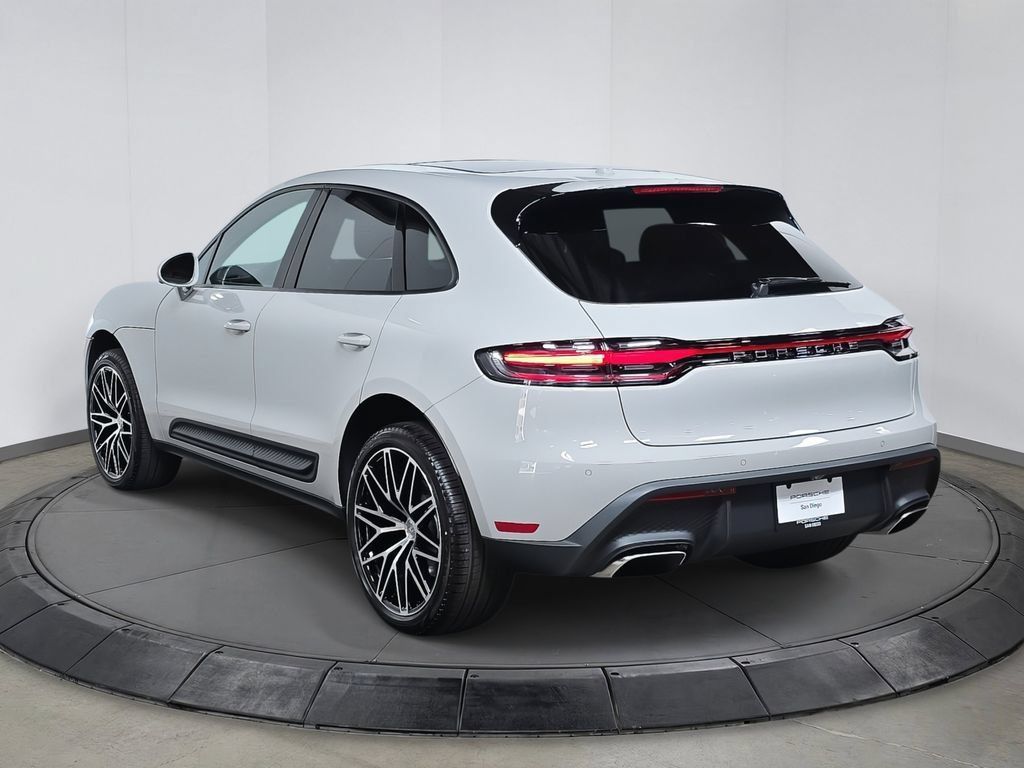 Certified 2026 Porsche Macan AWD/4WD image 3