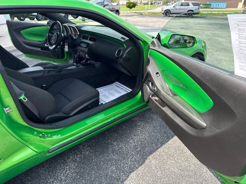 Used 2010 Chevrolet Camaro LT RWD image 22
