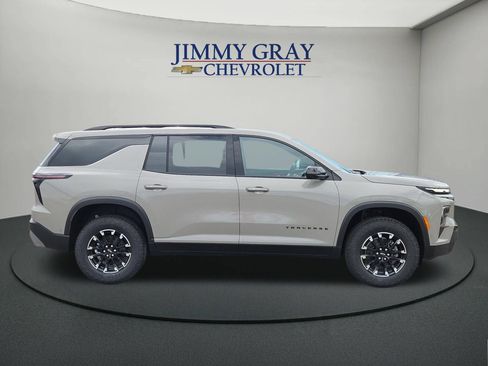 New 2026 Chevrolet Traverse Z71 w/ Enhanced Driving Package AWD/4WD image 6