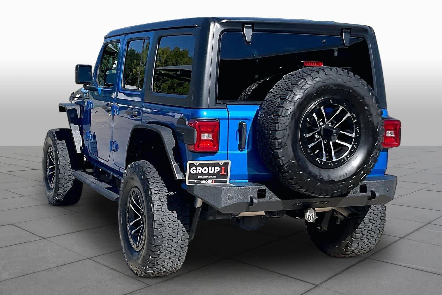 Used 2024 Jeep Wrangler Unlimited Rubicon w/ XTREMEE 35" Tire Package AWD/4WD image 11