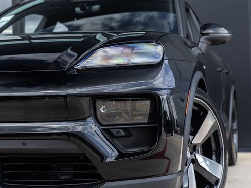 New 2026 Porsche Macan Electric image 17