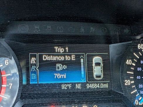 Used 2016 Ford Fusion SE FWD image 4