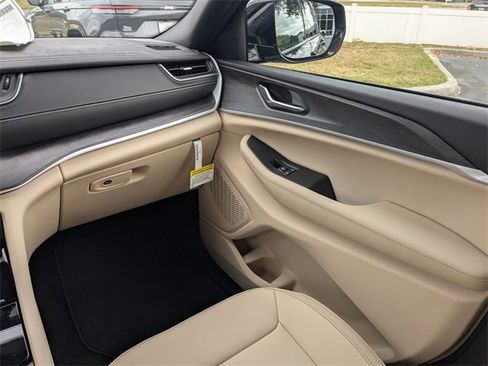 New 2025 Jeep Grand Cherokee Limited image 17