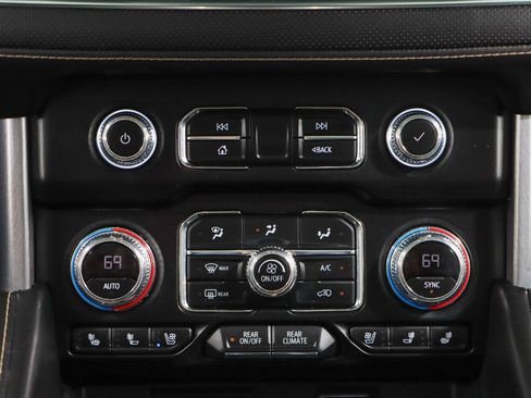 Used 2024 GMC Yukon SLT w/ SLT Premium Package AWD/4WD image 21