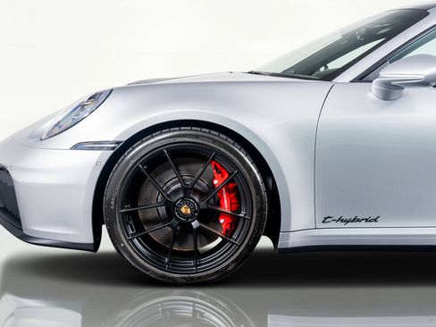Used 2025 Porsche 911 Carrera 4 GTS image 19