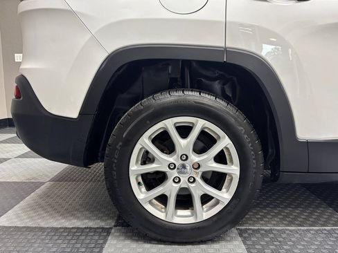 Used 2016 Jeep Cherokee Sport FWD image 7