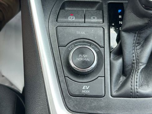 Used 2021 Toyota RAV4 XLE w/ Convenience Package AWD/4WD image 29