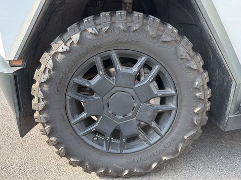Used 2024 Tesla Cybertruck Cyberbeast AWD/4WD image 17