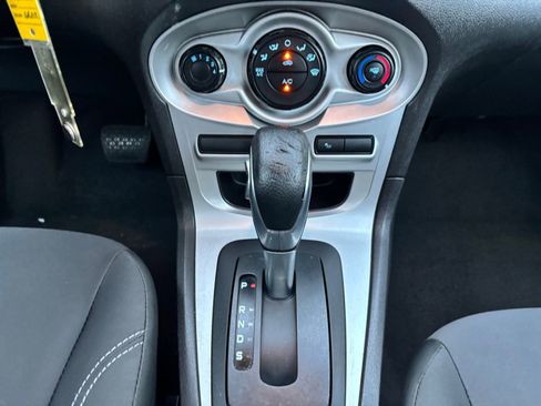 Used 2015 Ford Fiesta SE image 24