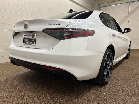 Used 2024 Alfa Romeo Giulia Ti AWD/4WD image 2