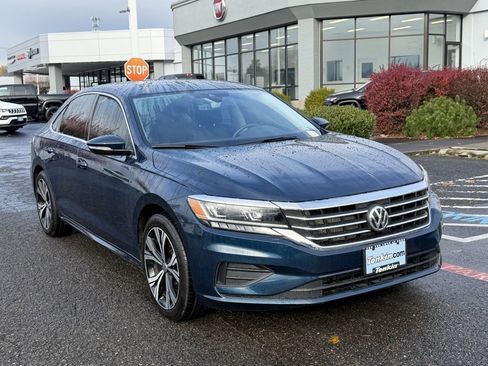 Used 2022 Volkswagen Passat 2.0T SE image 2