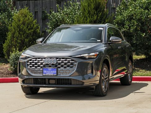 Certified 2025 Audi Q5 Premium AWD/4WD image 5