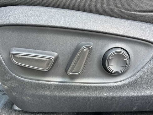 Used 2025 Toyota RAV4 XLE AWD/4WD image 14