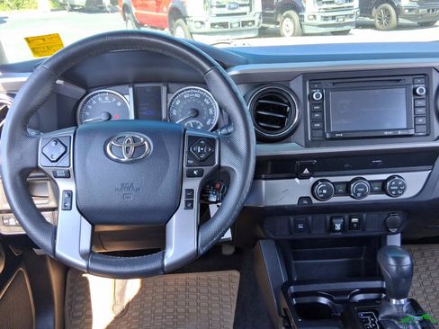 Used 2019 Toyota Tacoma SR5 RWD image 15
