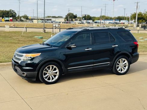 Used 2015 Ford Explorer XLT w/ Equipment Group 202A FWD image 11
