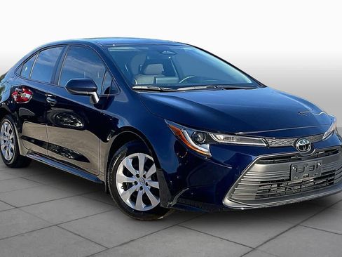 Used 2025 Toyota Corolla LE FWD image 3