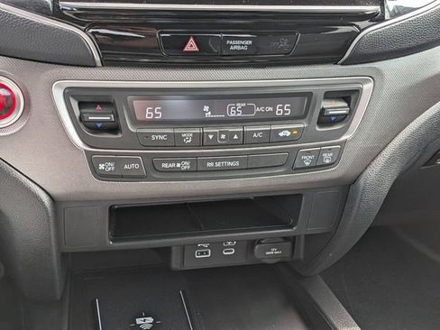 Used 2025 Honda Ridgeline Sport image 25