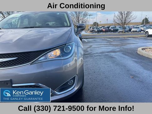 Used 2018 Chrysler Pacifica Touring-L image 20