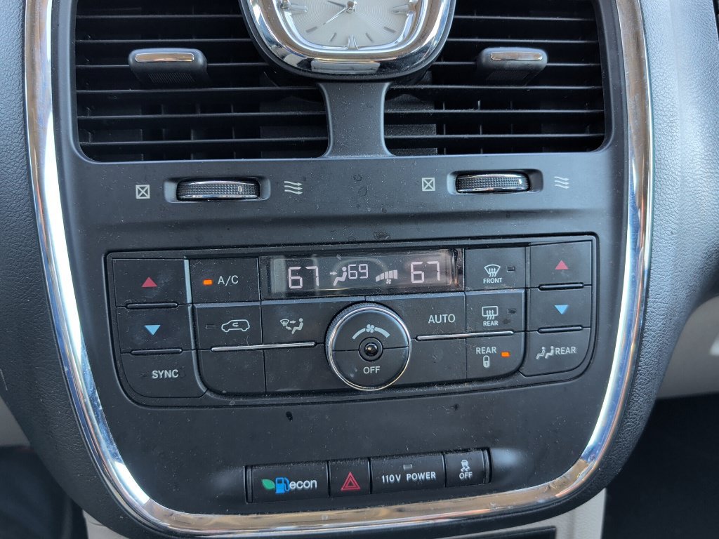 Used 2011 Chrysler Town & Country Touring FWD image 10