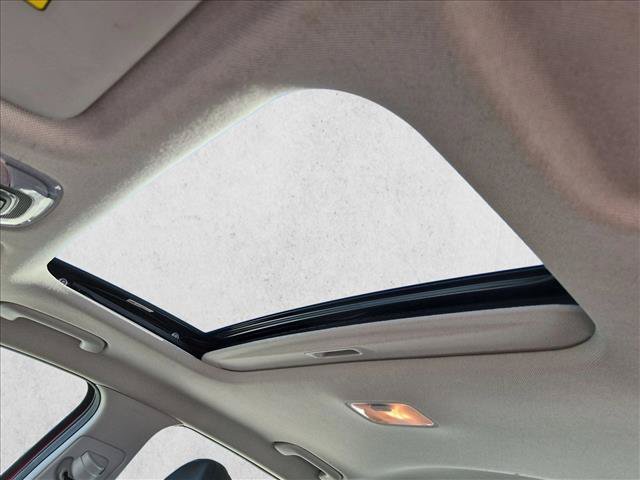 Used 2022 Hyundai Elantra Limited FWD image 16