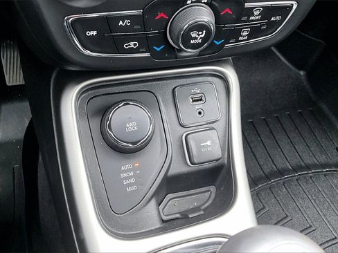 Used 2018 Jeep Compass Latitude w/ Popular Equipment Group image 30