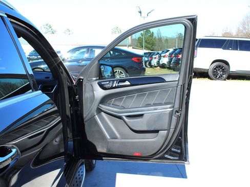 Used 2015 Mercedes-Benz GL 63 AMG 4MATIC image 39