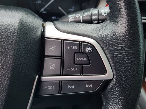 Used 2021 Toyota Sienna XLE FWD image 30