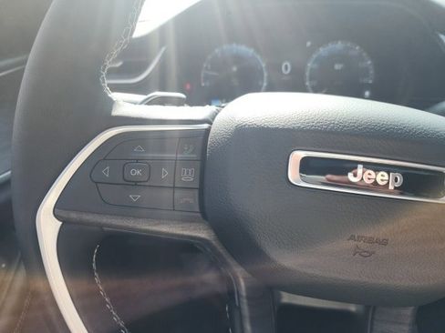 New 2025 Jeep Grand Cherokee Limited w/ Luxury Tech Group II image 15